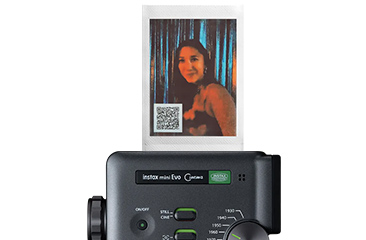 ������B�e���āAQR�R�[�h�t���̃`�F�L�v�����g™�ɂ��Ď�n����